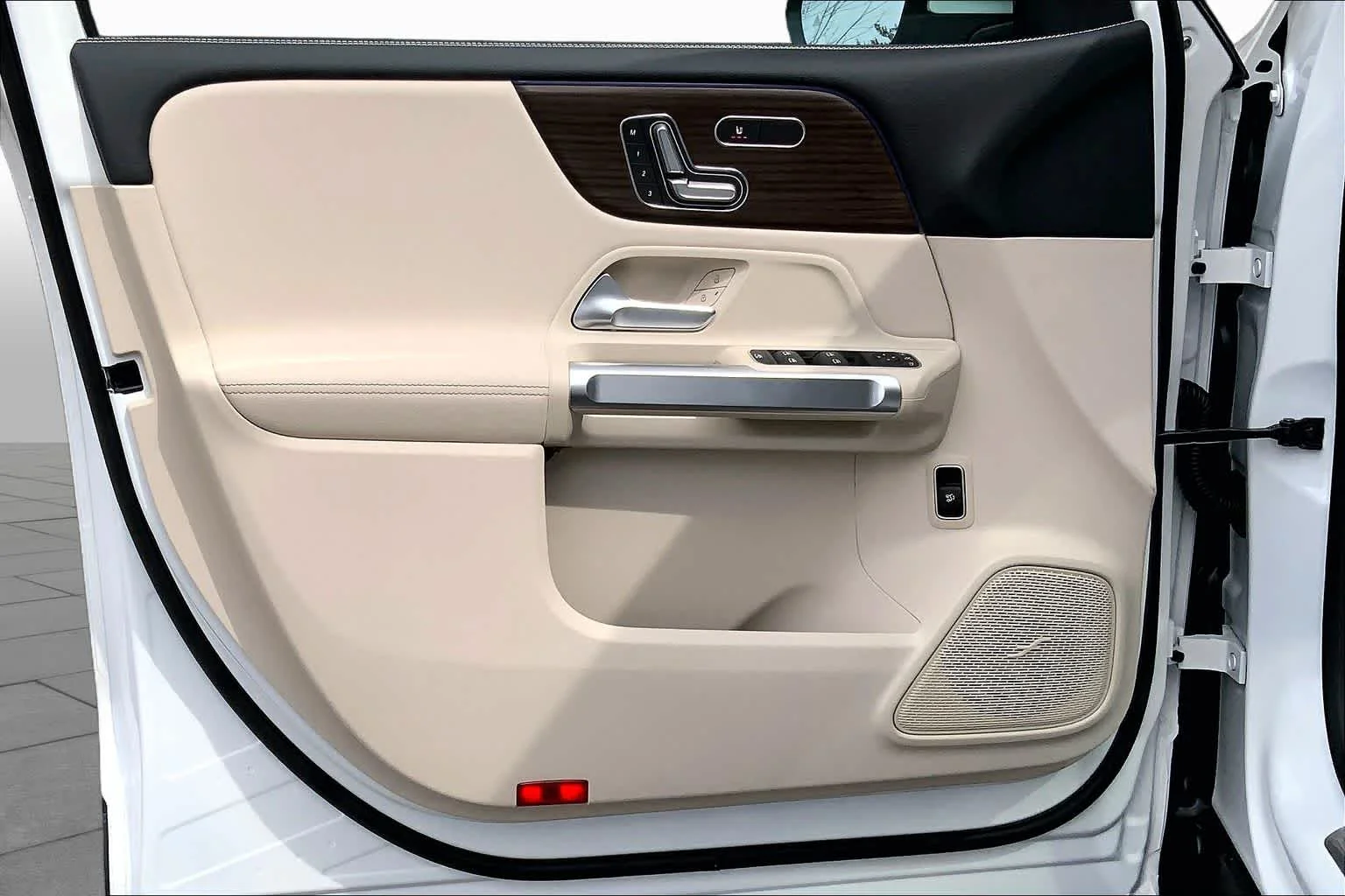 Certified Used 2026 Polar White Mercedes-Benz GLB 250 image 14