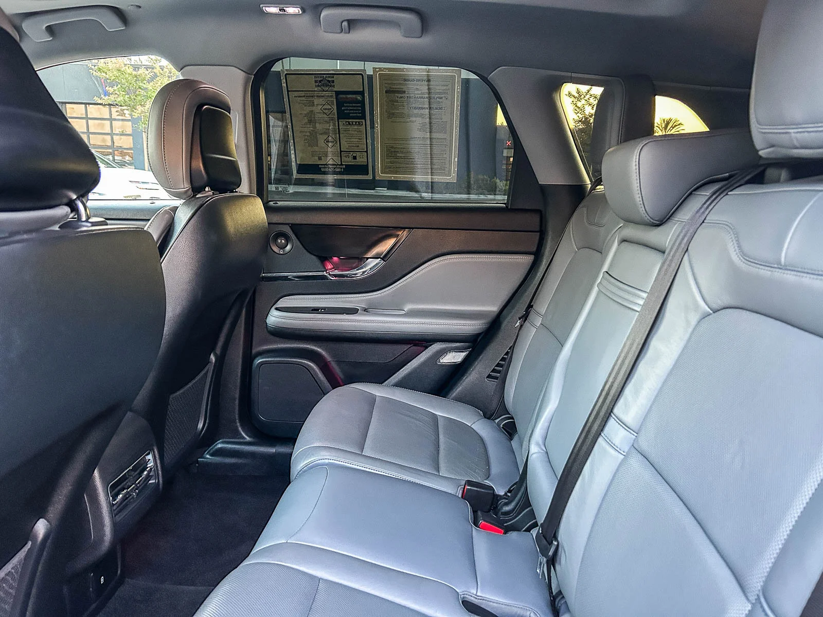 Used 2020 Blue Lincoln Reserve image 23