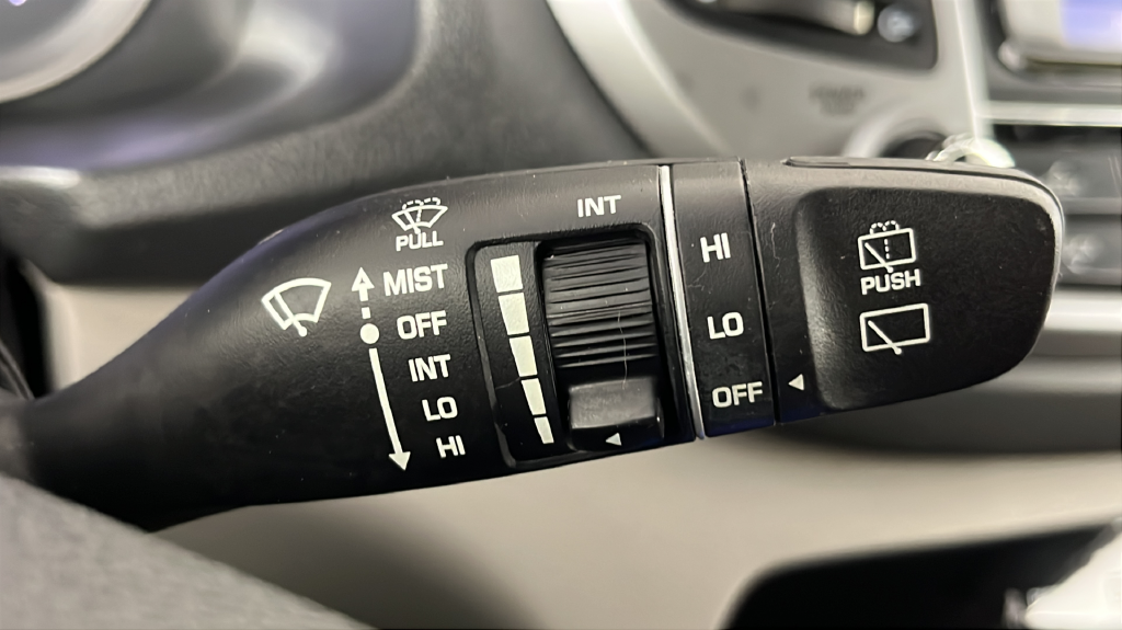 Used 2016 Grey Hyundai SE image 27