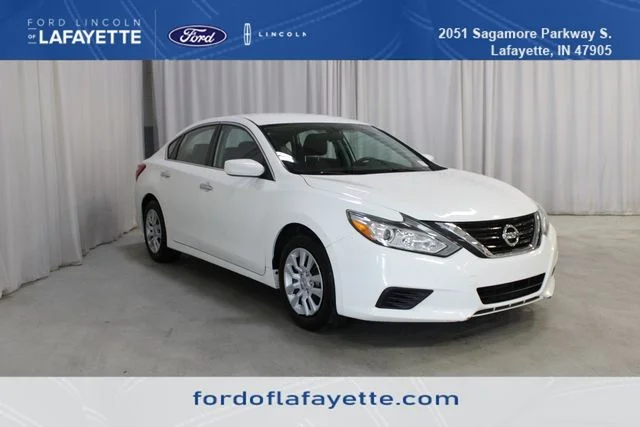Used 2017 White Nissan 2.5 S image 1