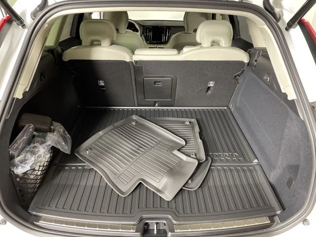 Certified Used 2025 Crystal White Volvo Plus image 17