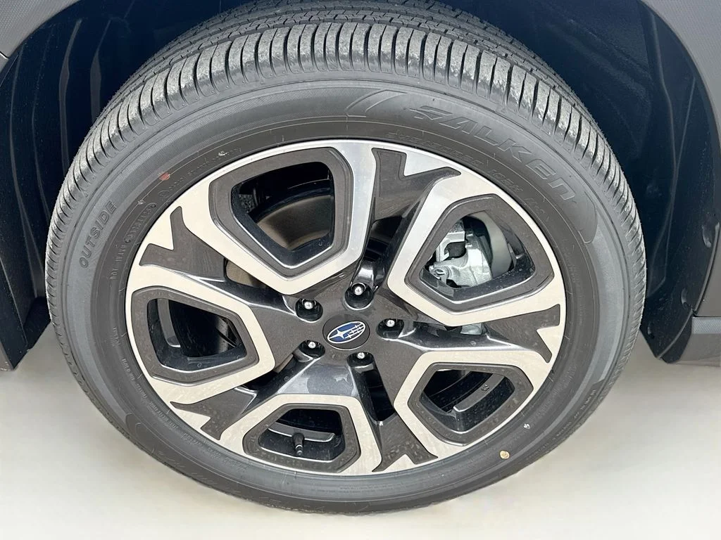 New 2026 ICE SILVER METALLIC Subaru Limited 7-Passenger image 43