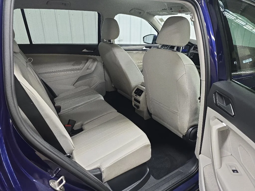 Used 2022 Blue Volkswagen 2.0T SE image 17