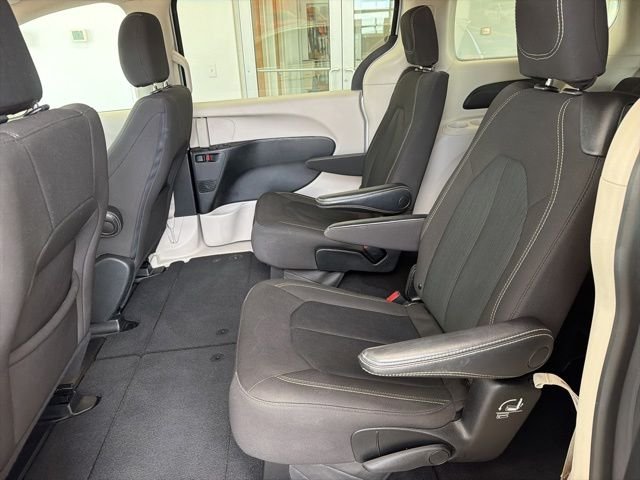 Used 2023 Silver Chrysler LX image 16