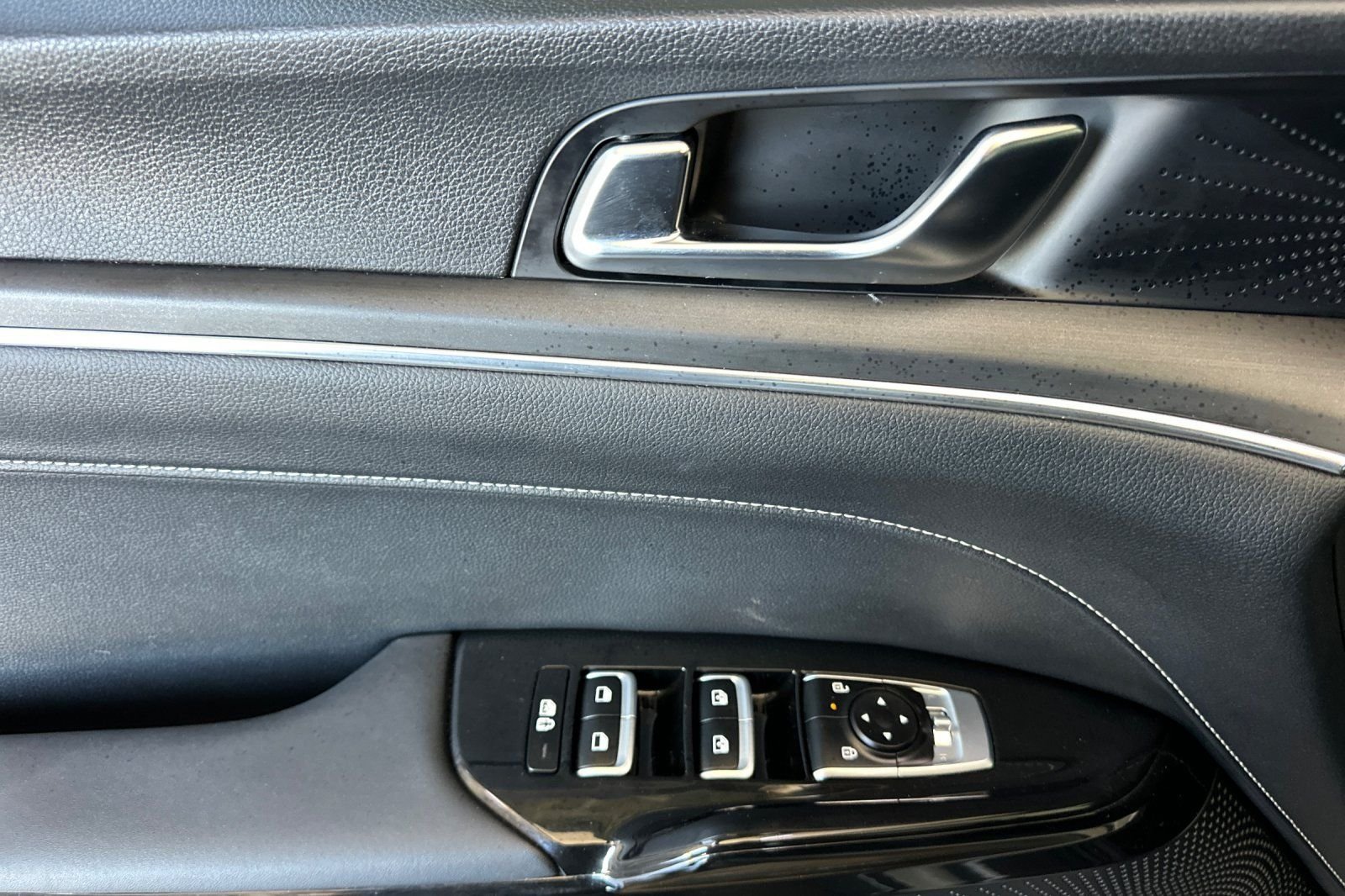 Used 2025 Gray Kia GT-Line image 11