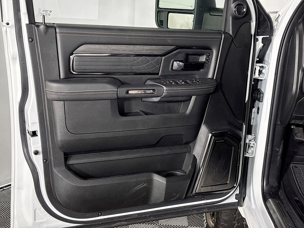 New 2026 Bright White Clear-Coat Exterior Paint RAM Limited image 10