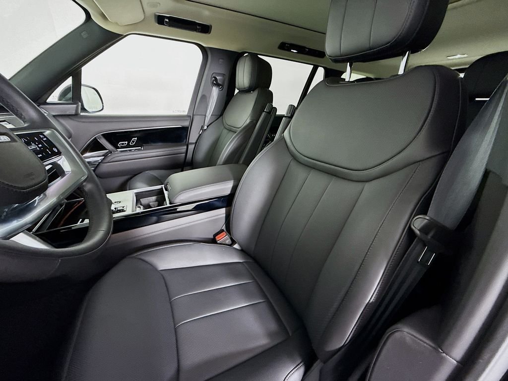 New 2026 Santorini Black LAND ROVER SE LWB 7-Seats / V8 image 5