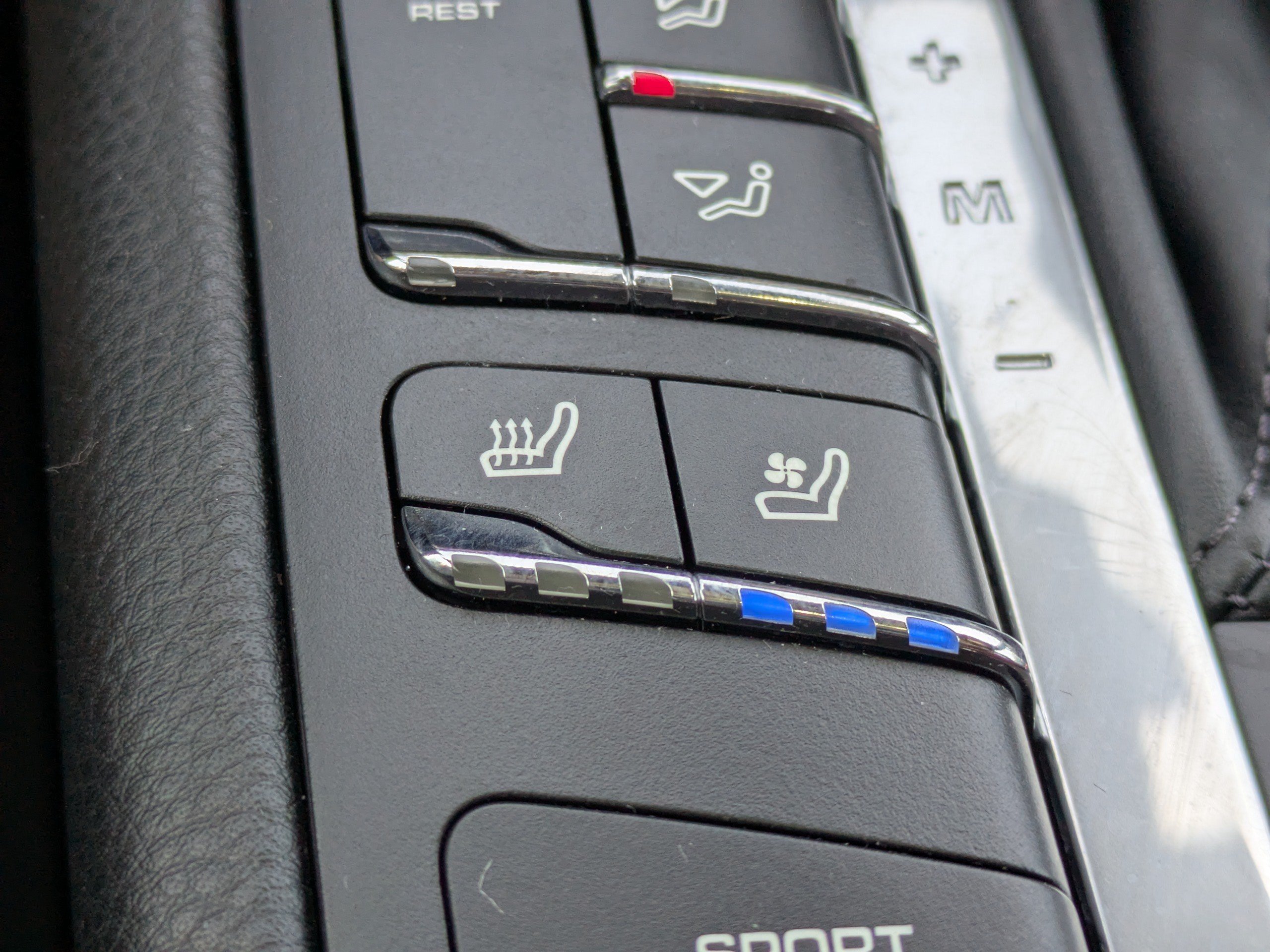 2021 Porsche Macan S - Photo 24