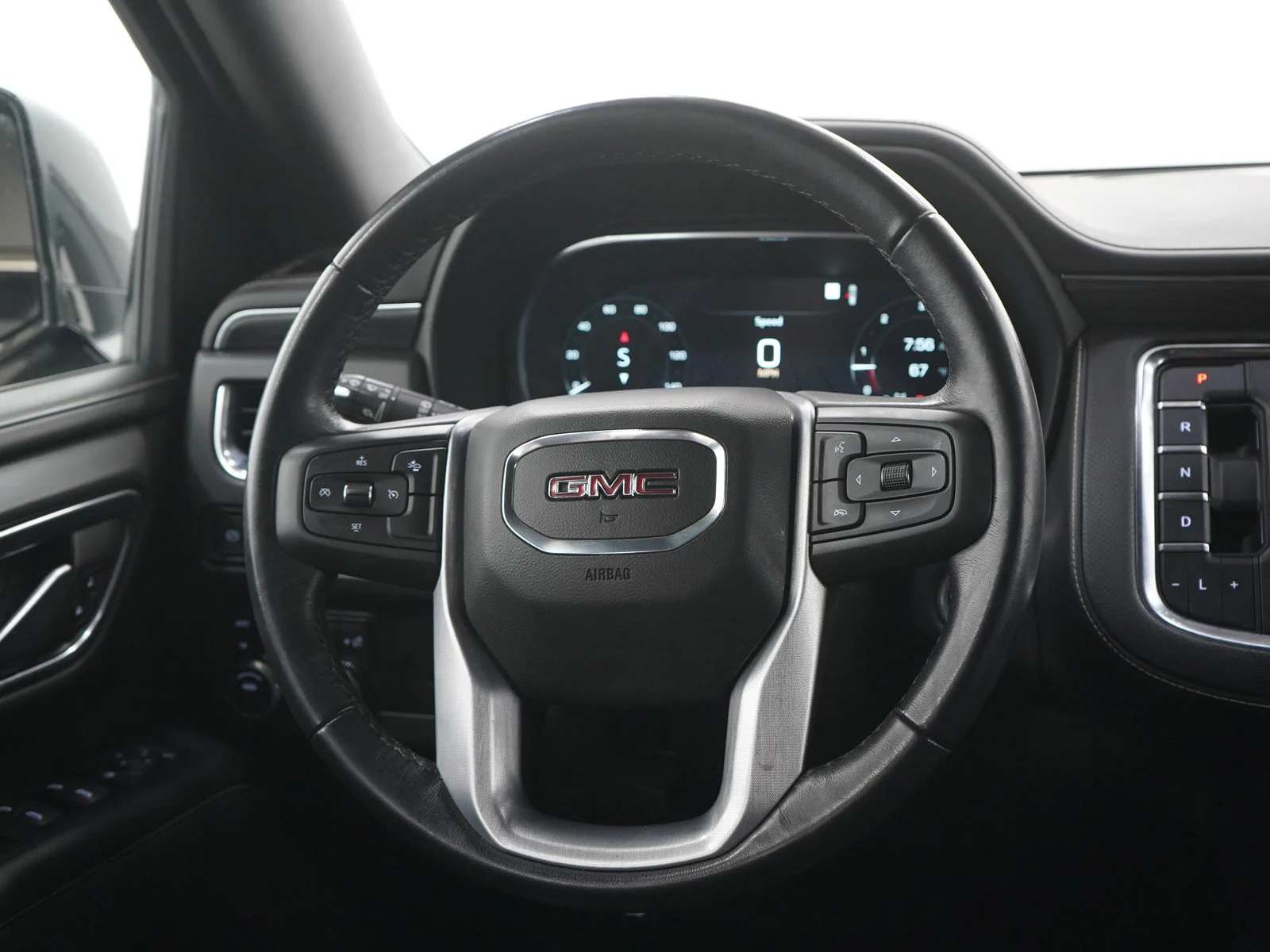 2022 GMC Yukon SLT - Photo 18