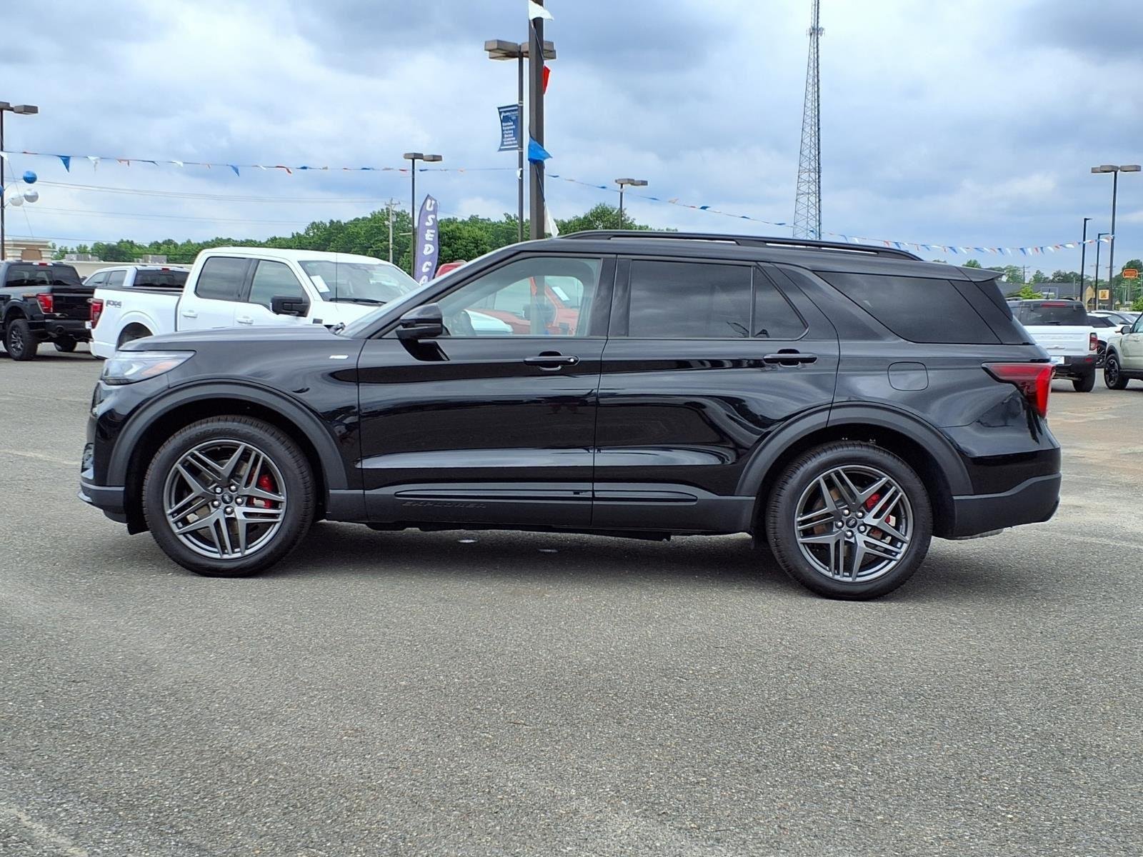 New 2026 Agate Black Metallic Ford ST-Line image 3