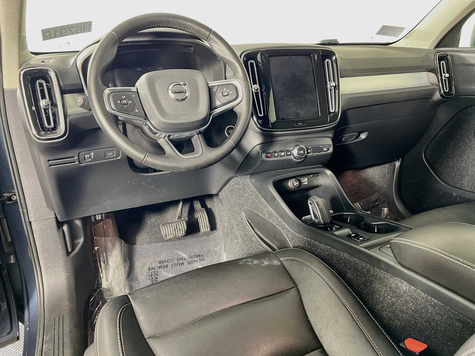 Used 2021 DENIM BLUE METALL Volvo Momentum image 9