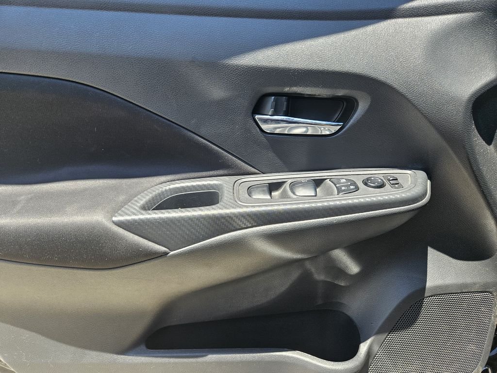 Used 2022 Black Nissan 1.6 SV image 23