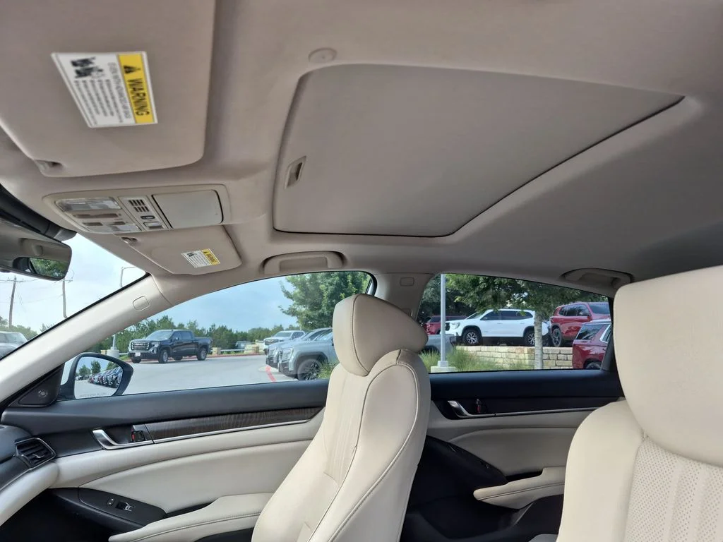 Used 2019  Honda Touring image 29