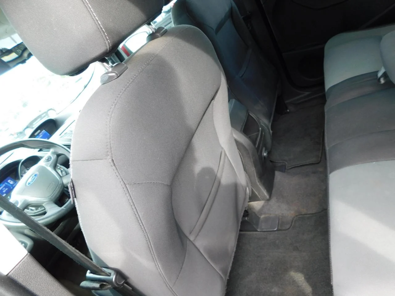 Used 2014 Red Ford FWD 4dr SE image 25