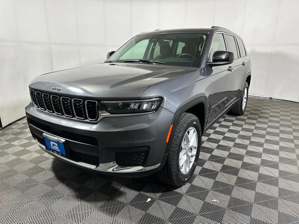 Used 2021 Gray Jeep Laredo image 4