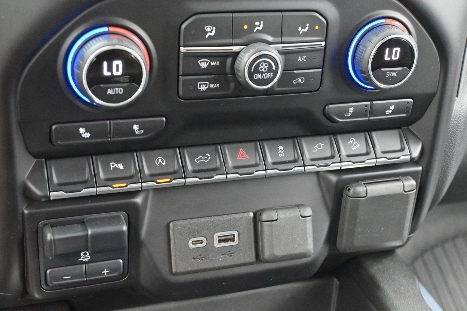 Used 2020 SILVER ICE METALLIC Chevrolet RST image 24