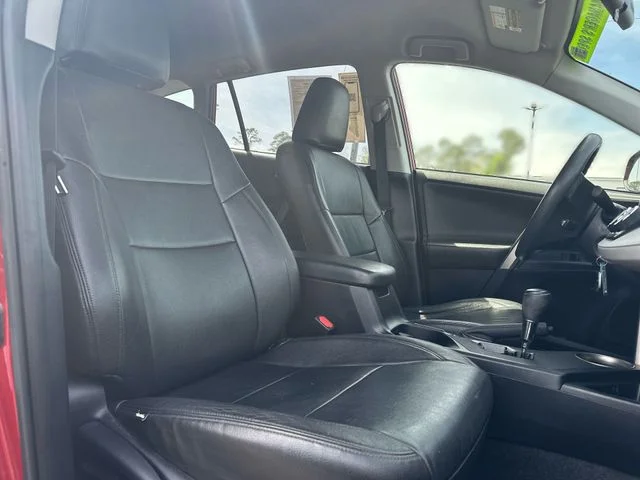 Used 2015 Red Toyota LE image 27