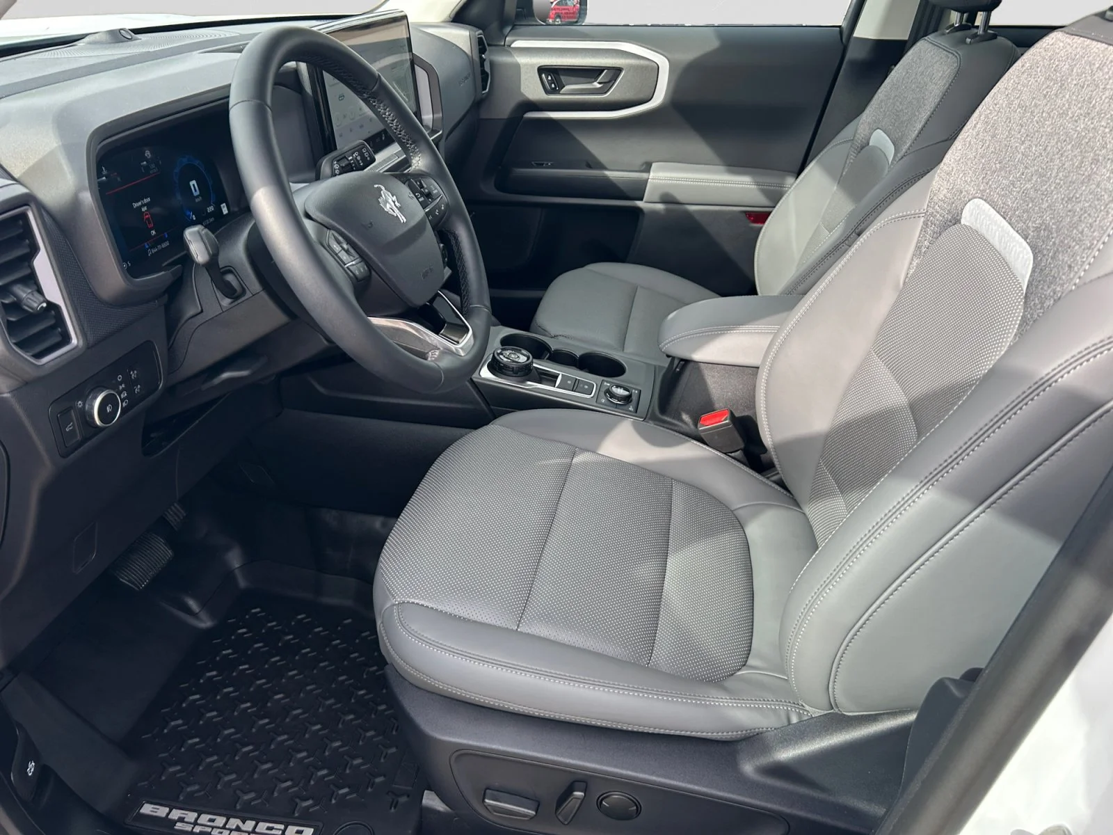 Used 2025 White Ford BADLANDS image 13