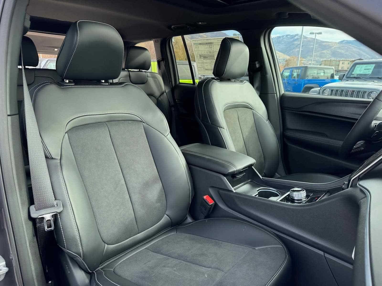 2025 Jeep Grand Cherokee Altitude - Photo 28