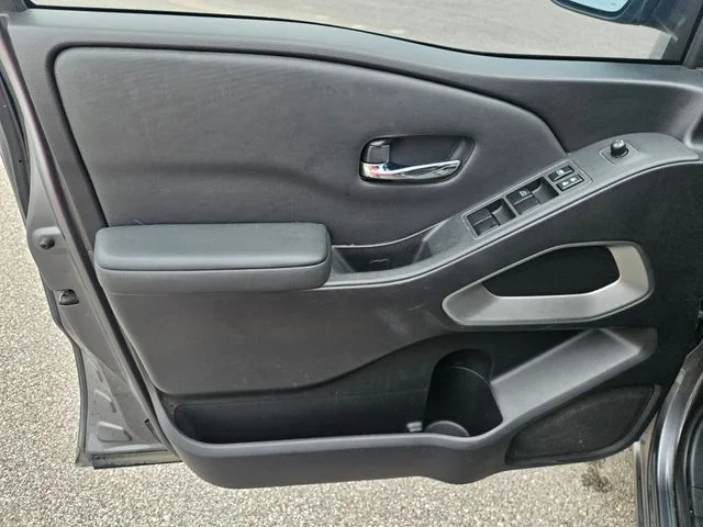 Used 2022 Gray Nissan SV image 10