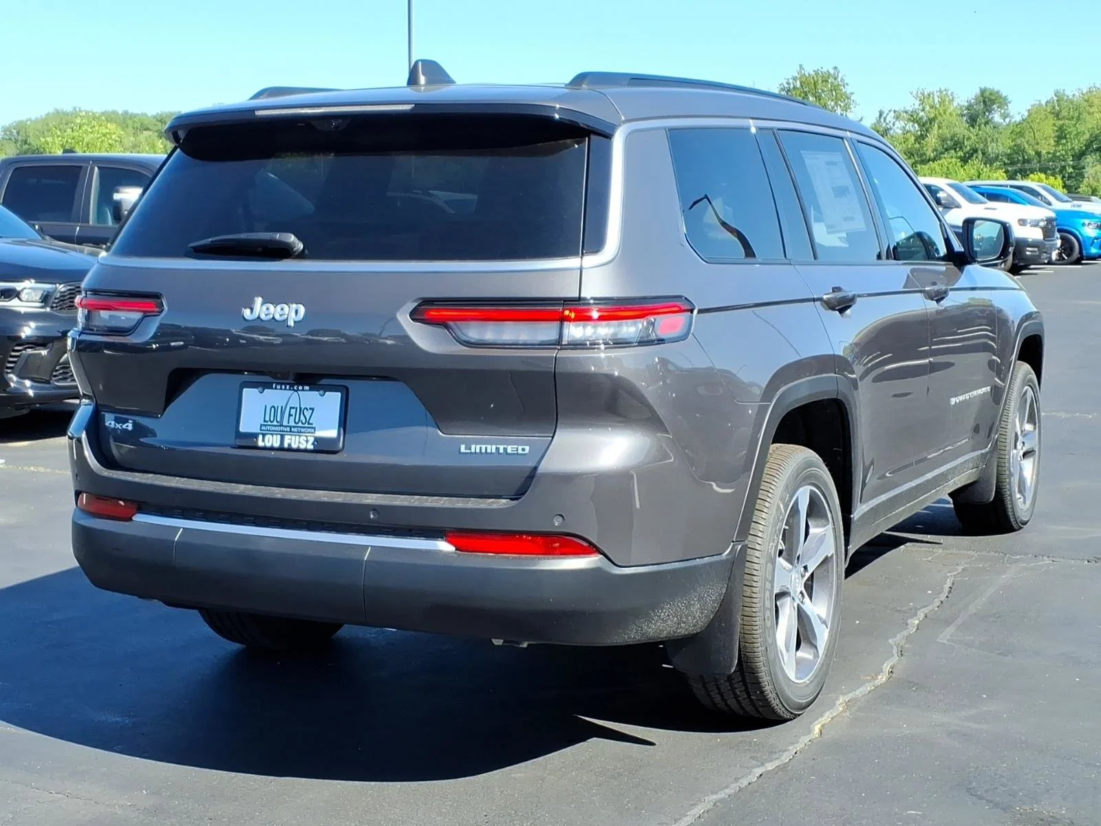 New 2026 Baltic Gray Metallic Clear-Coat Exterior Paint Jeep Limited image 18