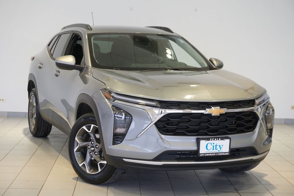 Used 2025 Gray Chevrolet LT image 4