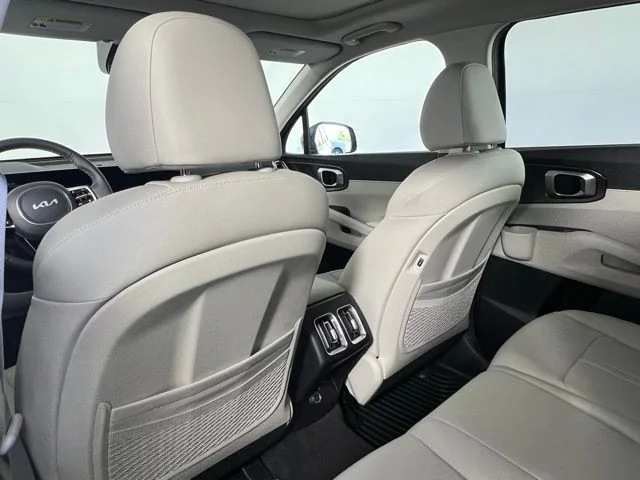 2025 Kia Sorento S - Photo 36