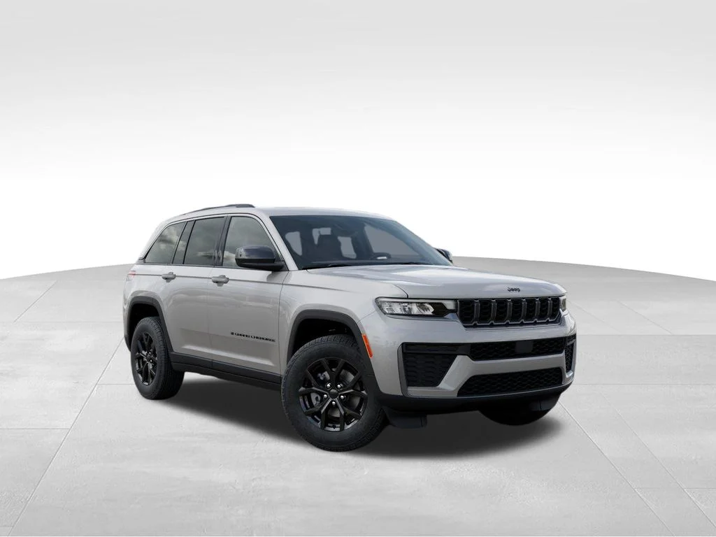 New 2026 Silver Zynith Exterior Paint Jeep Altitude image 5