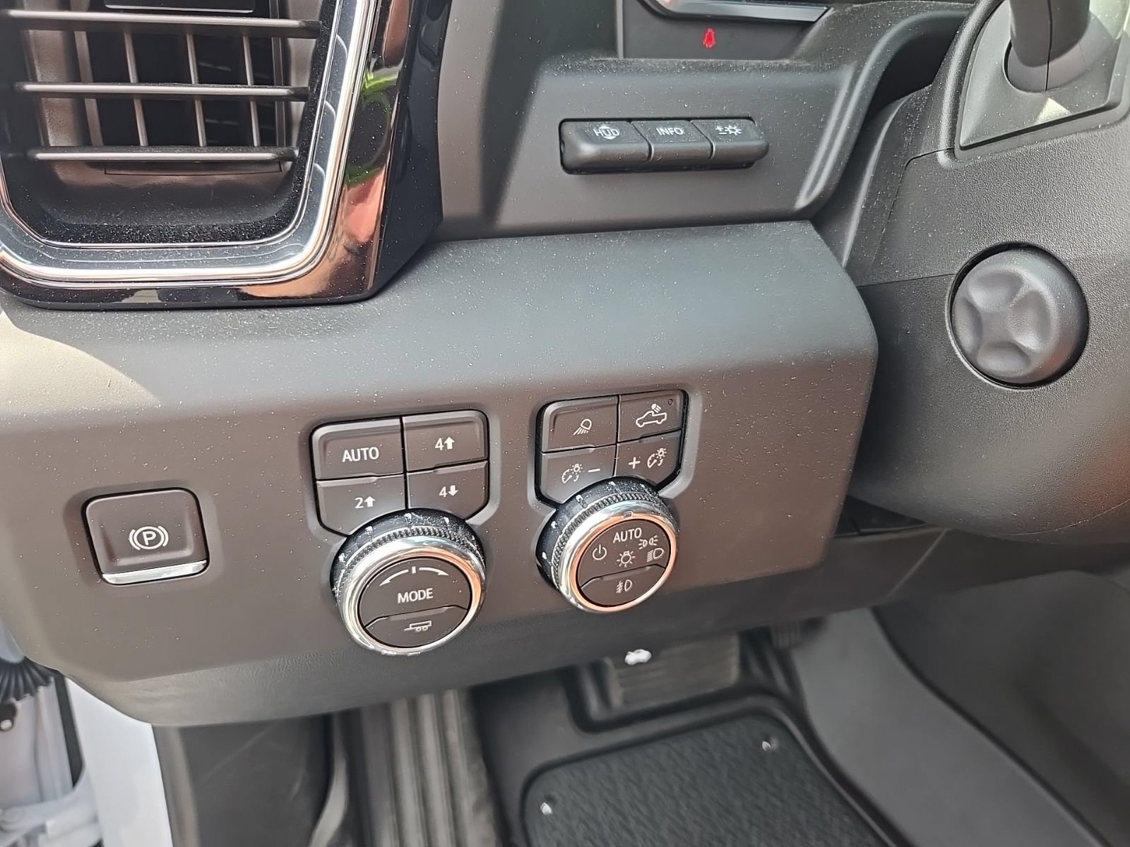 Used 2026 Glacier White Tricoat GMC Denali Ultimate image 27