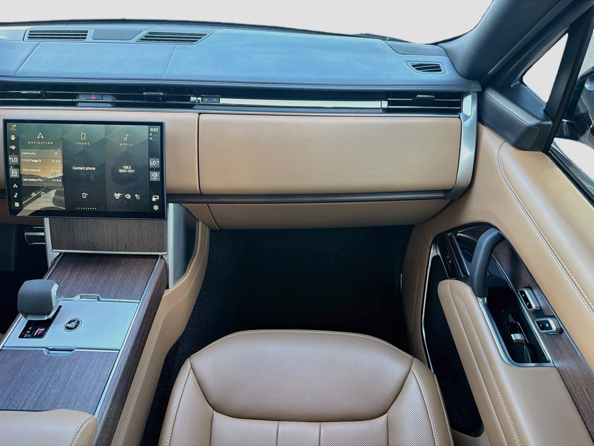 Used 2025 Gray Land Rover SE image 19