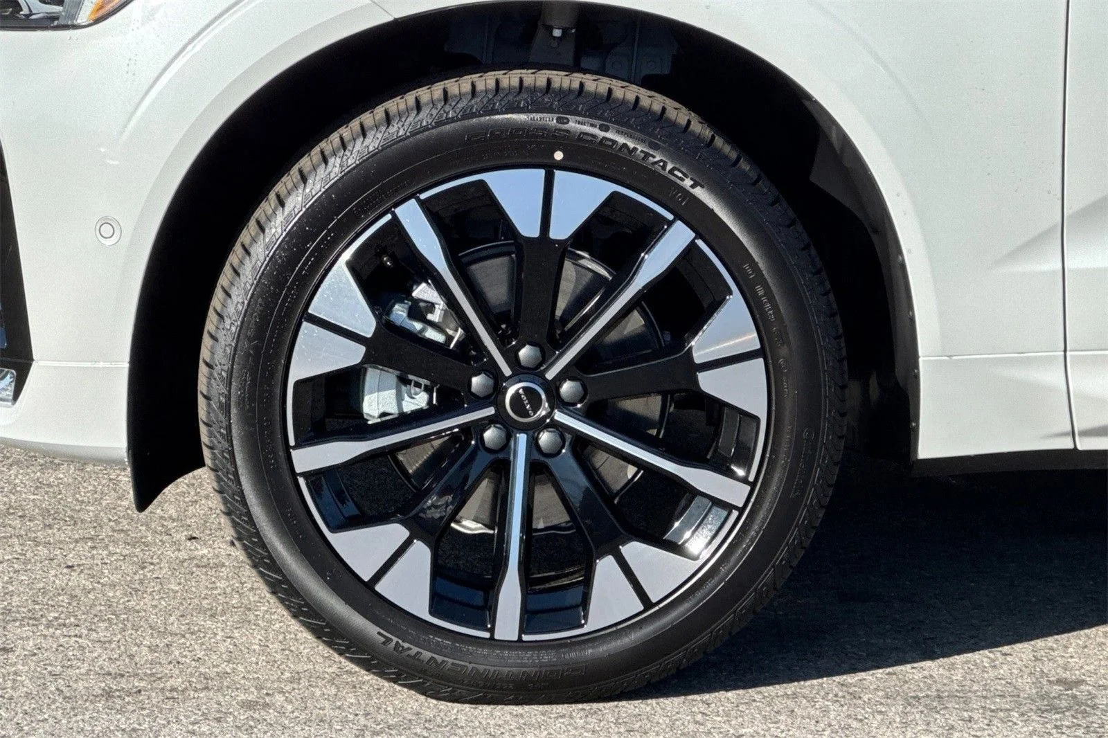 2026 Volvo XC60 Plus - Photo 28