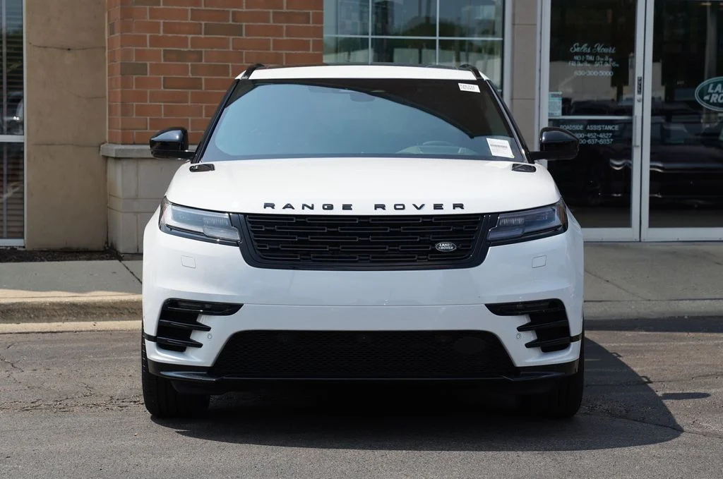 New 2026 Fuji White Land Rover P250 Base image 4