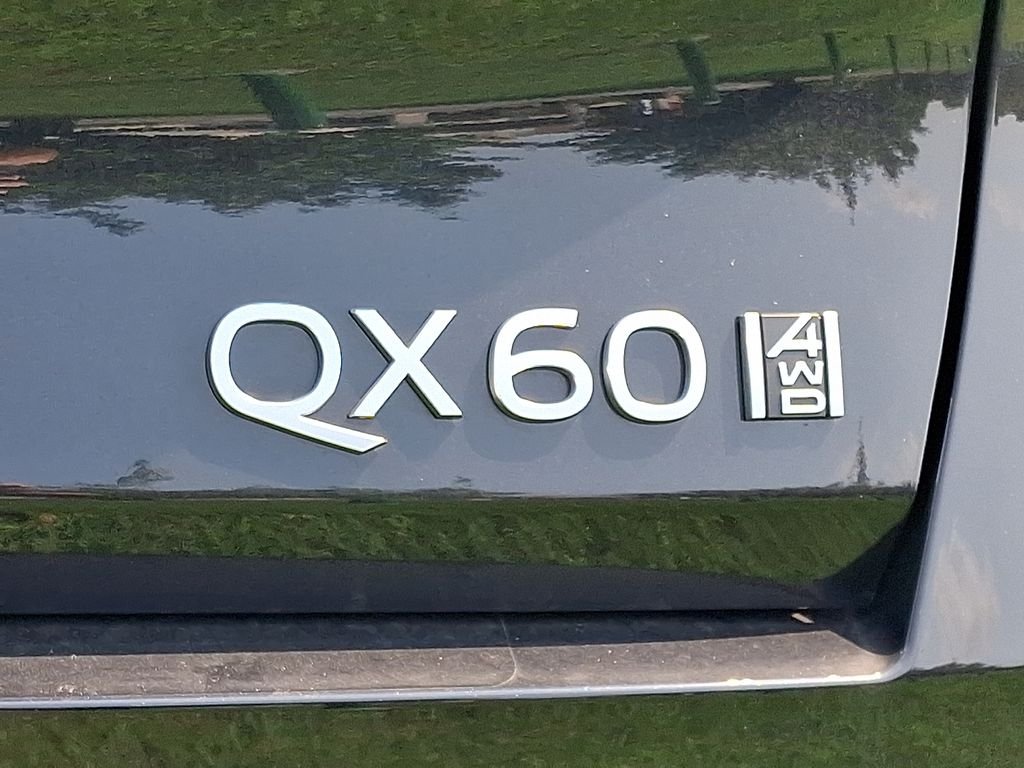 Used 2026 Black INFINITI LUXE image 10
