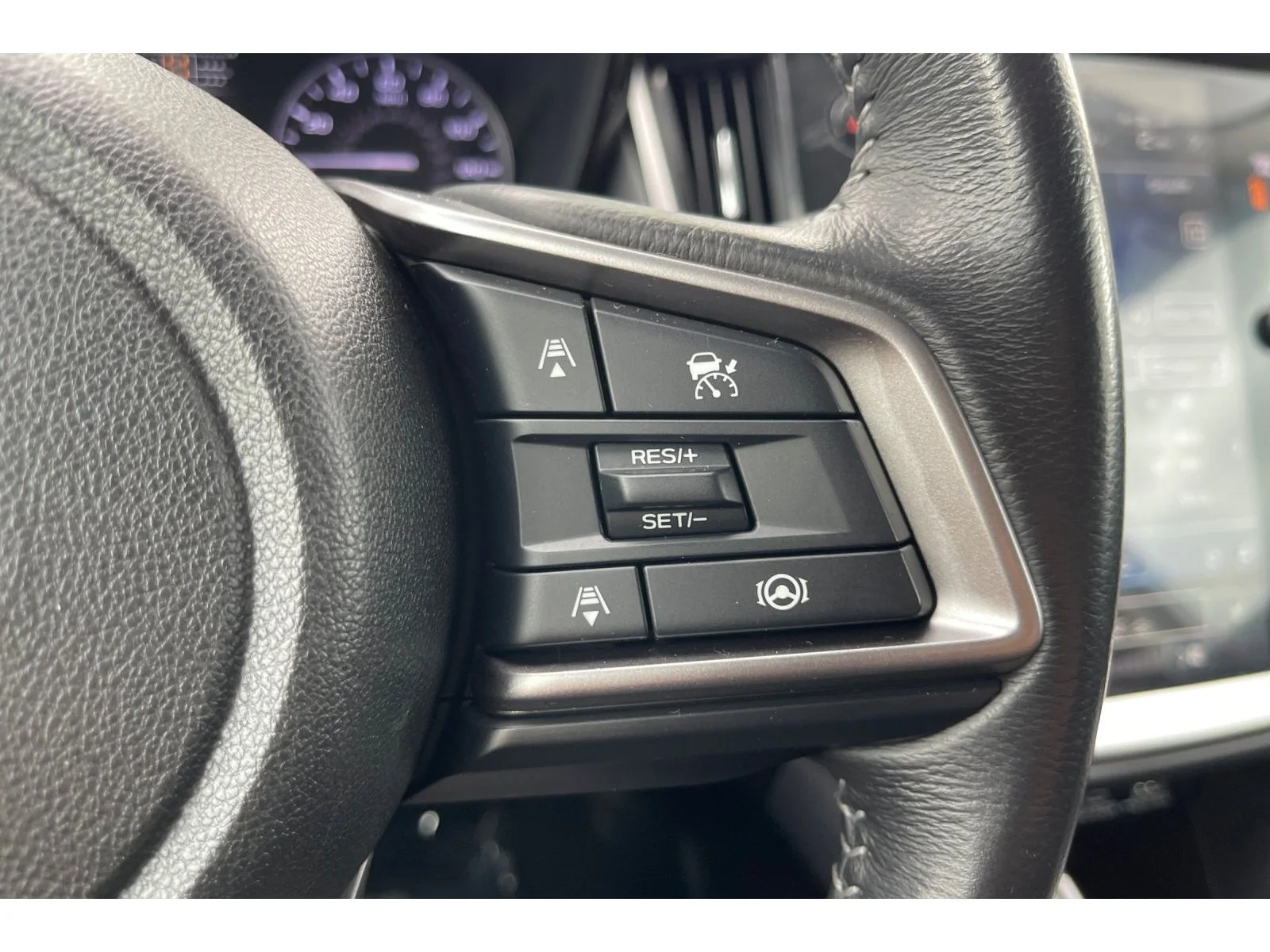 Used 2024 ICE SILVER METALL Subaru Premium image 35