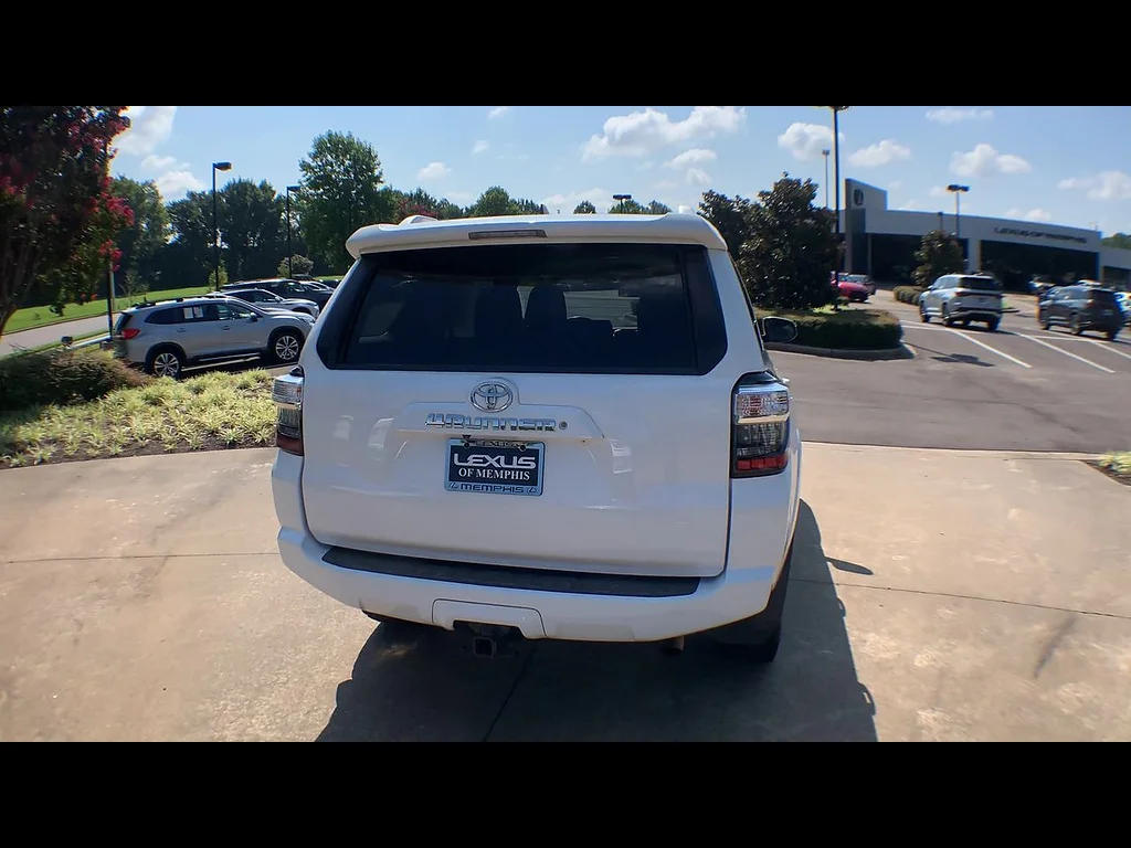 Used 2016 Super White Toyota SR5 image 7