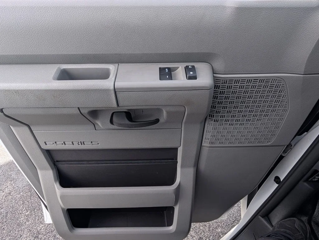 New 2026 Oxford White Ford E-350 SRW image 12