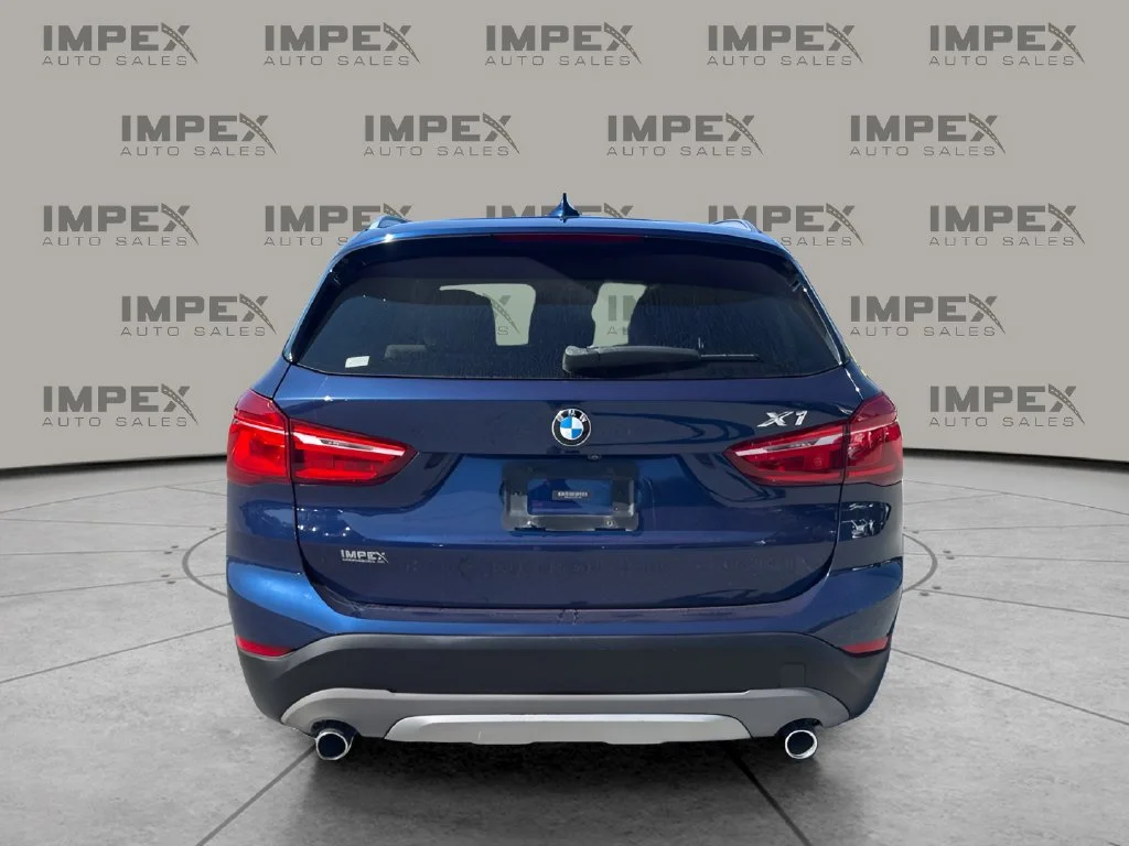 Used 2018 Blue BMW sDrive28i image 4