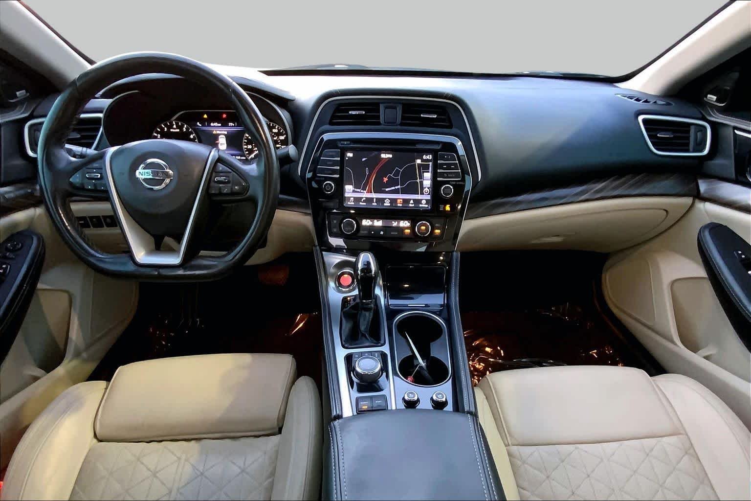 Used 2017 Super Black Nissan Platinum image 15