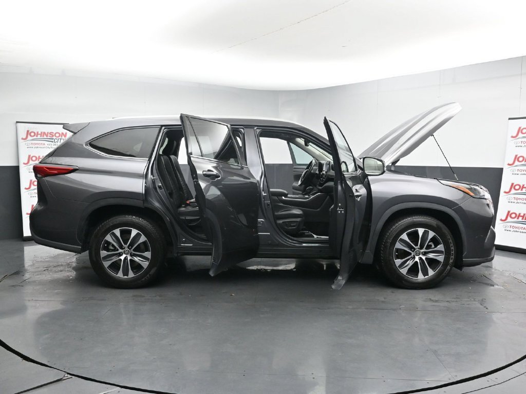 Used 2022 Gray Toyota XLE image 41
