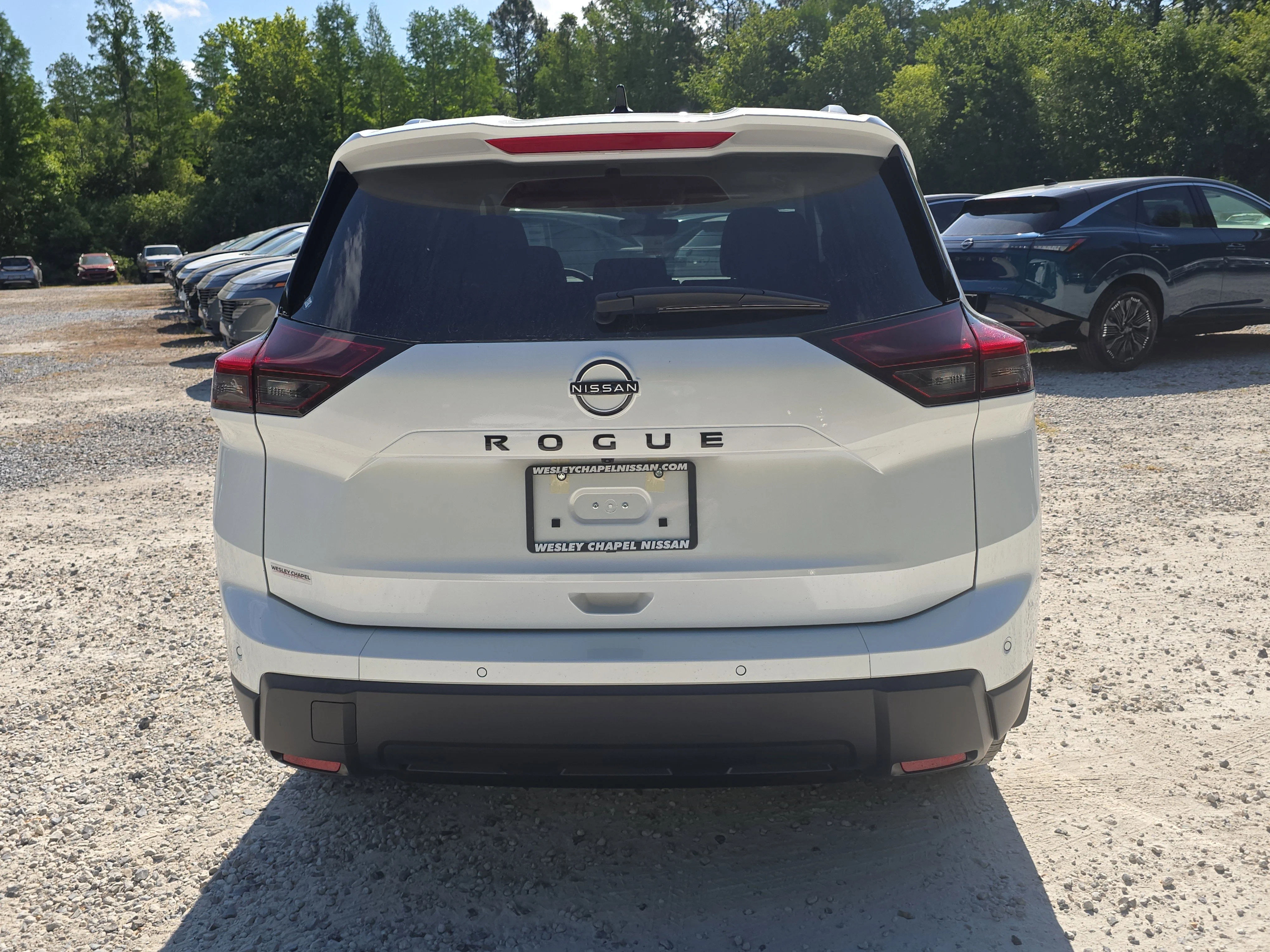 New 2026 Everest White Pearl TriCoat Nissan Dark Armor™ image 7