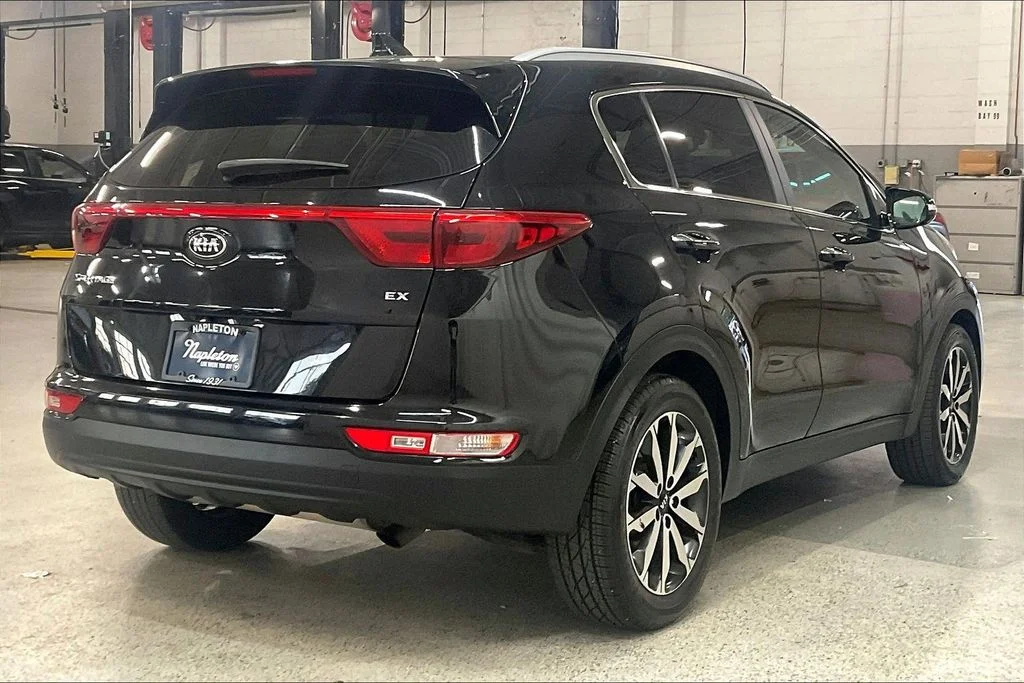 Used 2017 Red Kia EX image 13