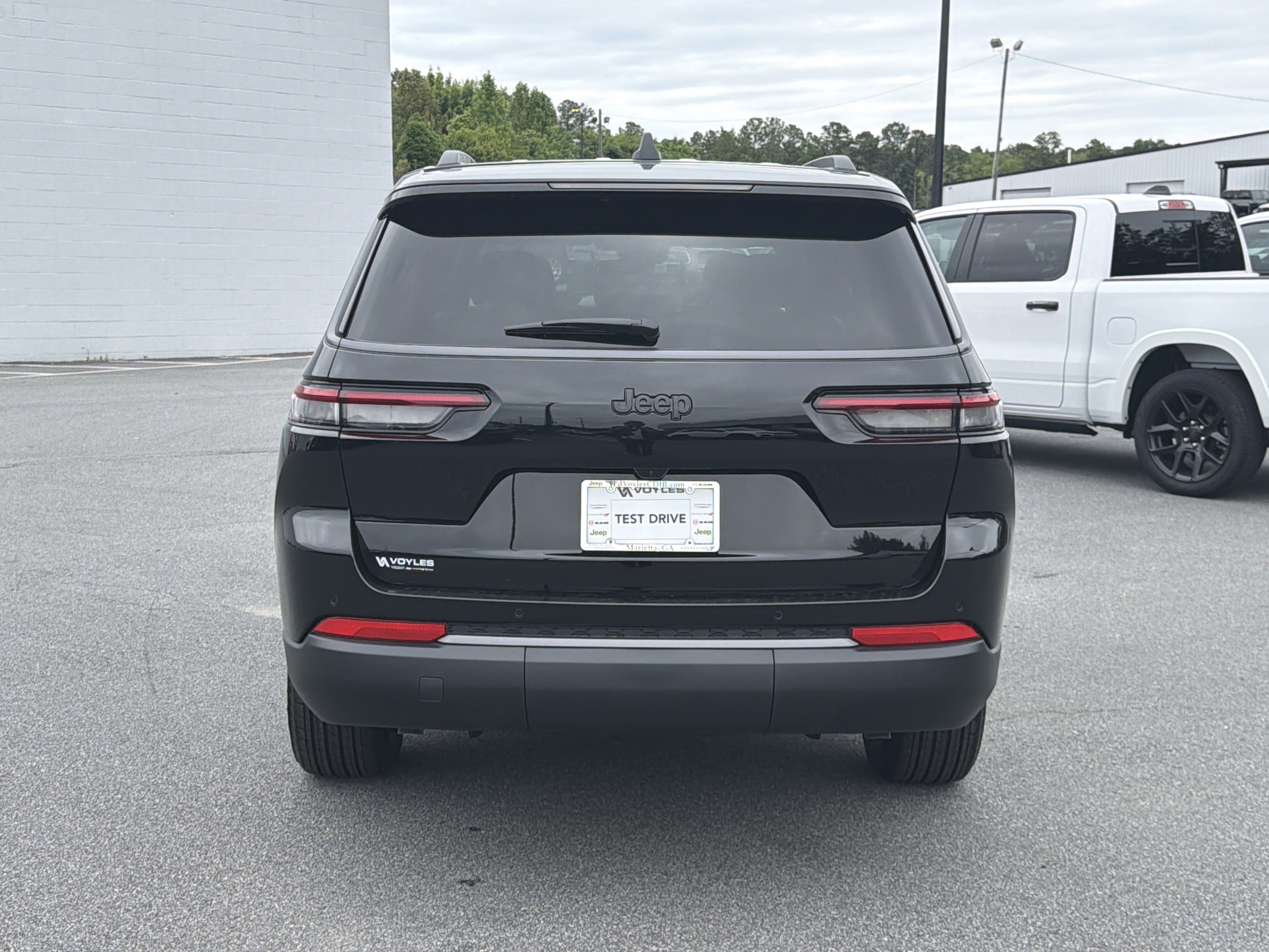 New 2026 Diamond Black Crystal Pearl-Coat Exterior Paint Jeep Altitude image 7