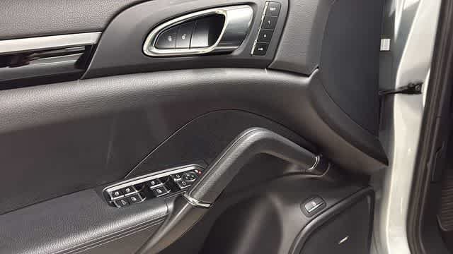Used 2017  Porsche S E-Hybrid image 12