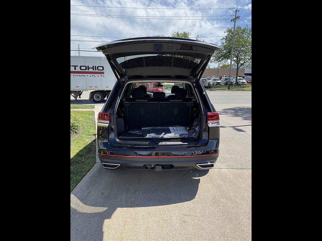 New 2026 Deep Black Pearl Volkswagen SE 4Motion image 5