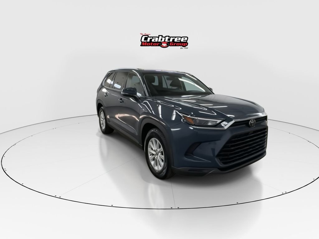 Used 2025 White Toyota XLE image 2
