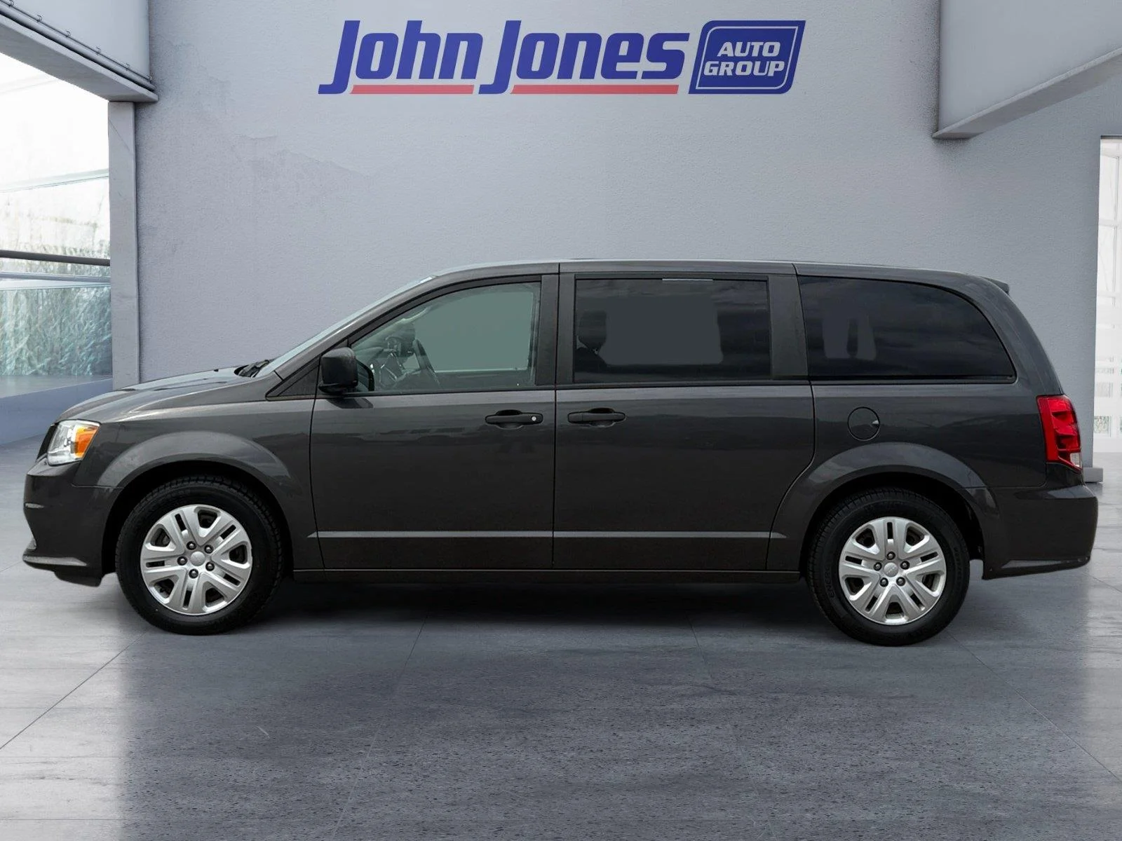 Used 2019 Granite Pearlcoat Dodge SE image 2