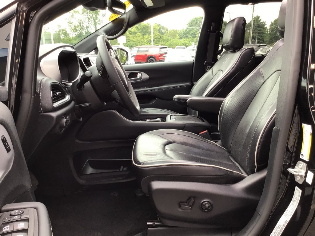 2025 Chrysler Pacifica Limited - Photo 24