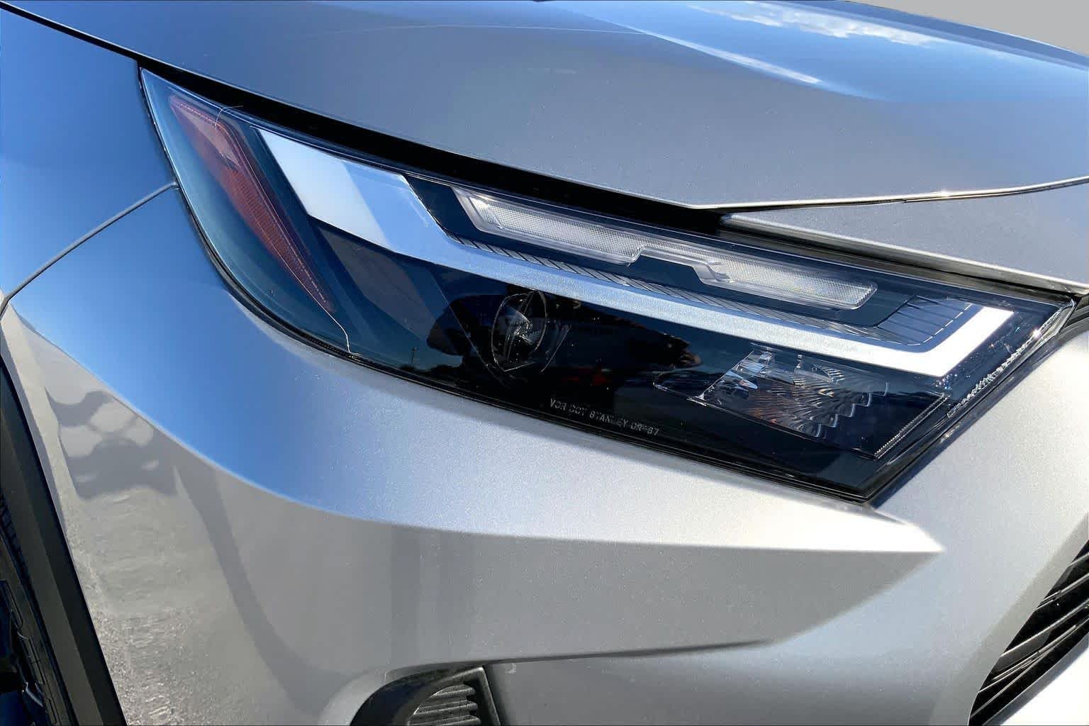 Used 2025 Silver Sky Metallic Toyota LE image 27