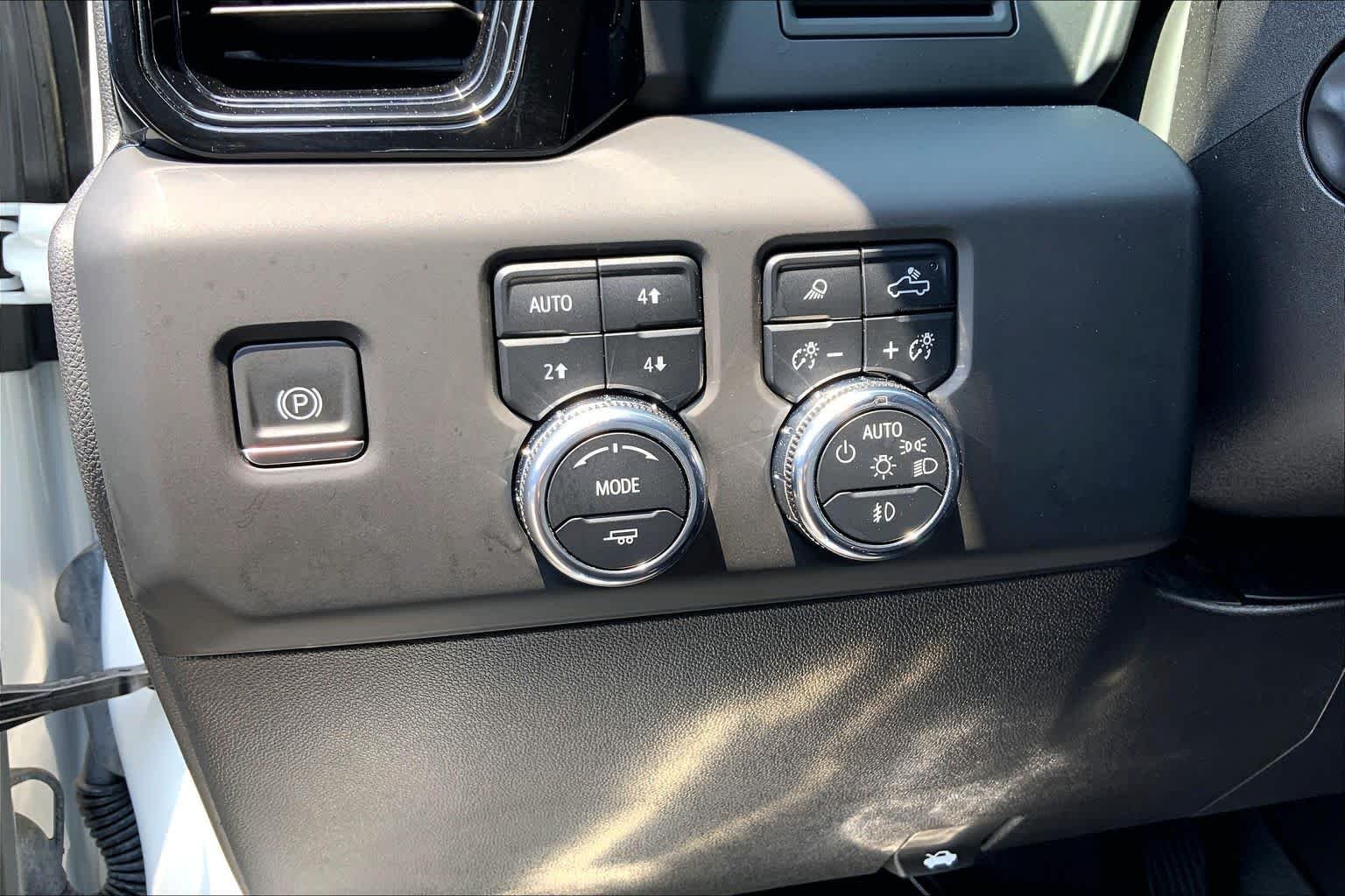 Used 2024 Summit White GMC AT4 image 35