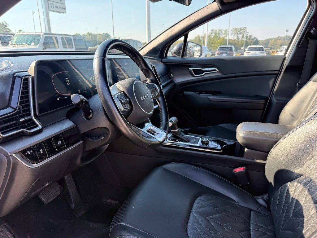 Used 2023 White Kia X-Line image 4